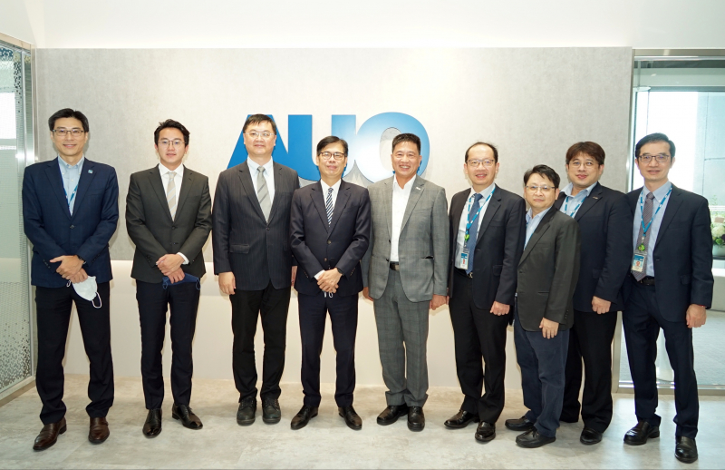 DB真人光電前進亞灣成立「AUO解決方案研發中心」，作為多元場域解決方案研發及試驗場域（圖中左為高雄市長陳其邁、圖中右為DB真人光電董事長彭双浪）